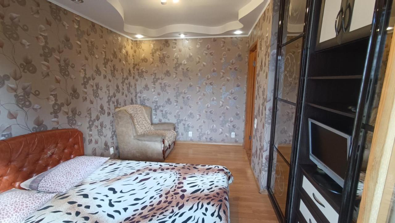 Аренда Квартиры Посуточно Cherkasy Ngoại thất bức ảnh